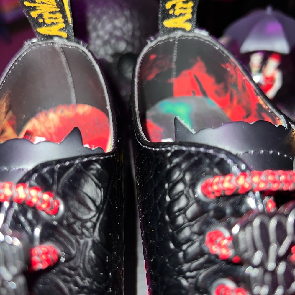 Dr. Martens Lost Boys Boots!❤️Limited Edition!🖤Doctor Martens!Womens 6, Men’s 4 - Picture 9 of 10